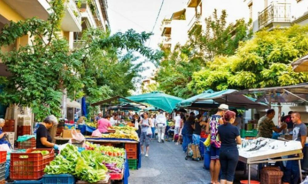 Φωτιά στην Αττική: Ανησυχία για ελλείψεις στις λαϊκές αγορές – Ανατιμήσεις σε οπωροκηπευτικά